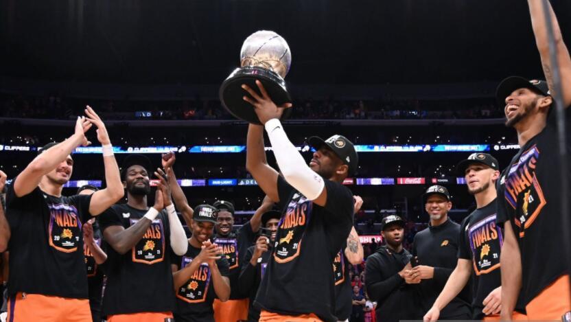  字母哥肘击对手被联盟禁赛两场  