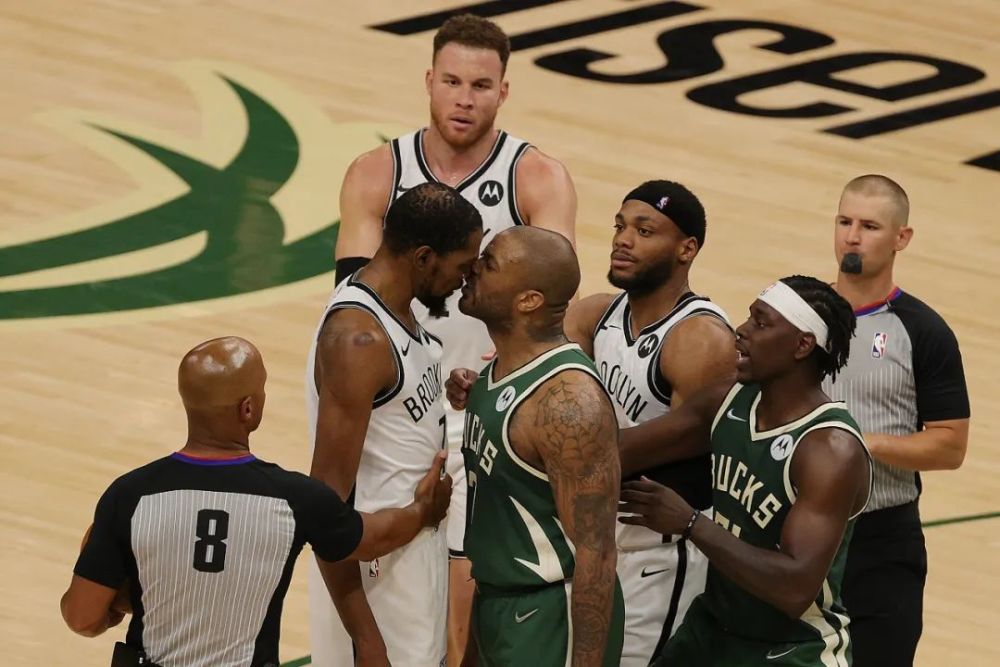  米切尔36分骑士加时终结雄鹿连胜  